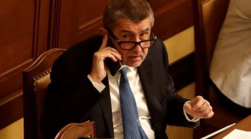 Παραιτείται και επισήμως η κυβέρνηση της Τσεχίας